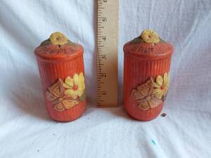 lot 215 image: Salt and Pepper Shaker Set with Butterfly and Flower Design