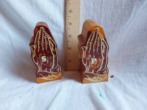 lot 216 image: Paul Bunyan Bemidji Minn. Praying Hands Souvenir Salt and Pepper Shakers