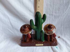 lot 219 image: New Mexico Salt and Pepper Shaker Set with Cactus