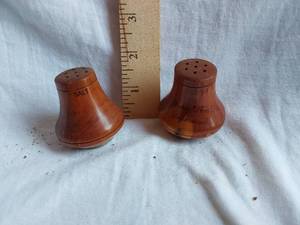 lot 230 image: Drive Thru Tree Underwood Salt and Pepper Shaker Set