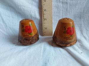 lot 231 image: Aloha Hawaii Wooden Salt and Pepper Shakers