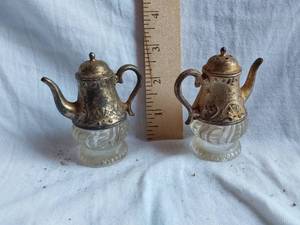 lot 240 image: Miniature Vintage Teapot Salt and Pepper Shakers