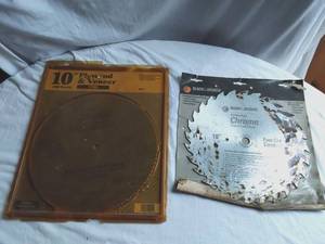 lot 252 image: Black & Decker Contractors Chrome Plated 10 Saw Blade and 10 Plywood & Veneer Saw Blade