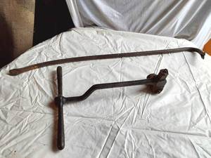 lot 279 image: Threshing Machine Wrench () and Pry Bar