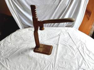 lot 281 image: Primax Bottle Capper