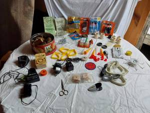 lot 282 image: Battery Chargers, Vacuum Bags, Light Bulbs and More