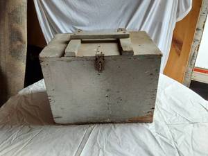 lot 291 image: Wooden Storage Box with Handle and Latch