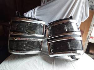 lot 296 image: Headlight Assemblies for Vehicle