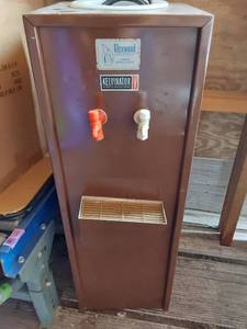 lot 299 image: Kelvinator Glenwood Inglewood Water Cooler
