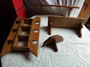 lot 310 image: Wooden Wall Shelves and Decor Pieces