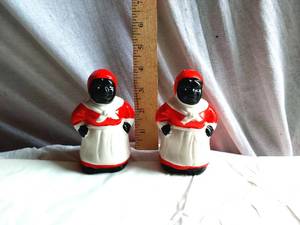 lot 320 image: Black Americana Salt and Pepper Shaker Set with Red and White Design