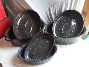 lot 345 image: Graniteware Roasting Pans
