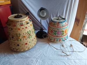 lot 354 image: Colorful Beaded Hanging Lampshades with Desk Lamp