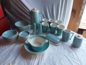 lot 356 image: Mid-century modern dinnerware set including bowls, cups, pitchers, and serving pieces