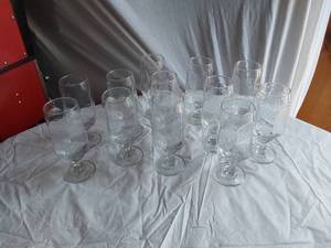 lot 357 image: Lot of 12  Glass Goblets with Pedestal Base