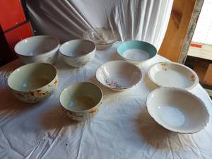 lot 365 image: Halls Superior Kitchenware (some chips and cracks) and Universal Oven Proof