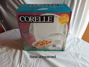 lot 369 image: Corelle 16 Piece Dinnerware Set