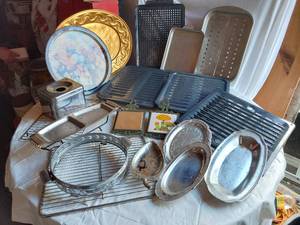 lot 373 image: Lot of Kitchen Trays and Accessories