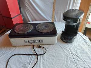 lot 378 image: Toastmaster Coffee Maker and Liberty Double Hot Plate (untested)