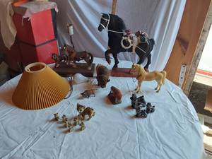 lot 391 image: Assorted Vintage Figurines and Lamp Parts with Horses, Cats, Dogs