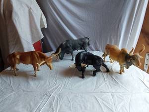 lot 394 image: Lot of 4  Bull Figurines