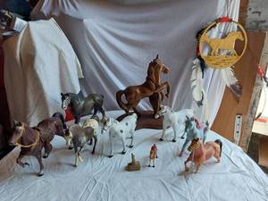 lot 395 image: Vintage Horses Figures and Decor - some with damage
