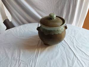 lot 402 image: Ceramic Pot with Lid and Handles