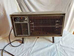 lot 405 image: Arvin Model 1320 Fan Forced Automatic Heater