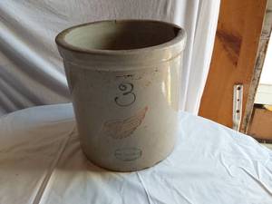 lot 406 image: Red Wing Union Stoneware 3 Gallon Crock - Chip