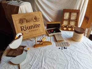 lot 419 image: Bingo Game Set, Riunite Box, and Decorative Items