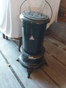 lot 452 image: Perfection Kerosene Heater