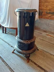 lot 453 image: Perfection Heater Model 525 Portable Kerosene Heater