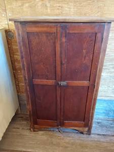 lot 462 image: Antique Wooden Cabinet