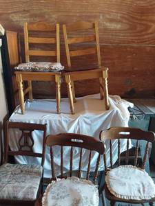 lot 464 image: Wooden Dining Chairs