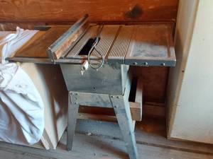 lot 465 image: Sears Craftsman 9 Inch Motorized Table Saw Model 113.242730