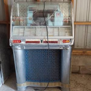 lot 1A image: Seeburg Select-o-Matic 100 HF100G Jukebox - Untested, Damaged Glass