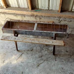 lot 478 image: Metal Poultry Feeder with Divider