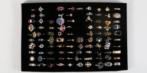 lot 25 image: Better Costume Jewelry - 94 Rings