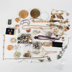 lot 27 image: Better Costume Jewelry Lot - Earrings, Necklaces, Pendants