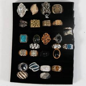 lot 24 image: Better Costume Jewelry - 26 Rings
