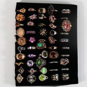 lot 22 image: Better Costume Jewelry - 50 Rings