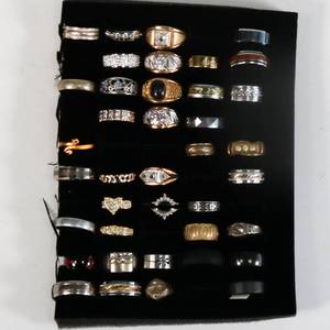 lot 21 image: Better Costume Jewelry - 38 Rings
