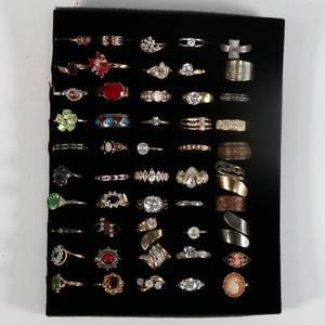 lot 20 image: Better Costume Jewelry - 50 Rings