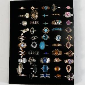 lot 18 image: Better Costume Jewelry - 45 Rings