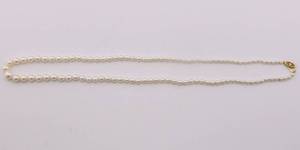 lot 36 image: Cultured Pearl Necklace w 14k Gold Clasp