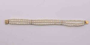 lot 34 image: Cultured Pearl Bracelet w 14k Gold Clasp