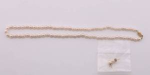 lot 32 image: Cultured Pearl Necklace w 14k Gold Clasp