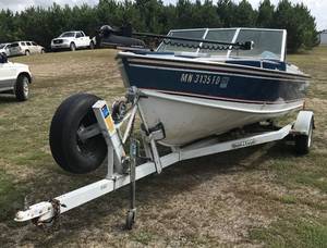 1987 Lund Tyee 17' Boat w/Trailer