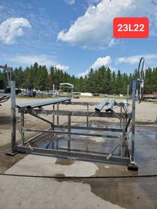 Beach King  2500lb Cantilever Pontoon Lift