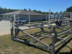 lot 7 image: Hewitt 4800lb Cantilever Airplane Lift